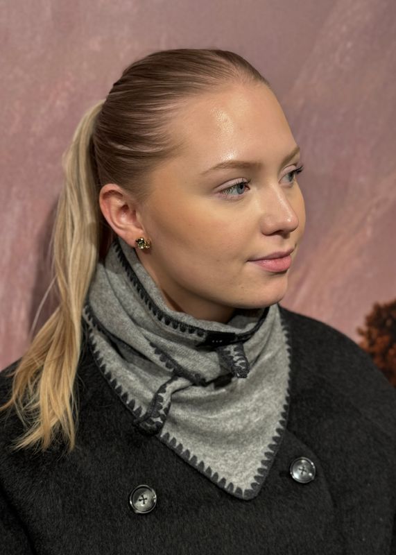 CHRISTIAN AKS - Mina Stitched Merino Skjerf Lt.Grey Melange